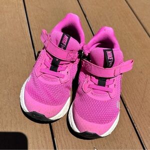 Nike Revolution Sneakers